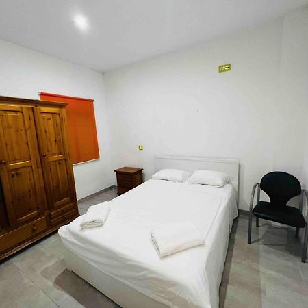 Habitacion Comoda Sevilla Exterior foto